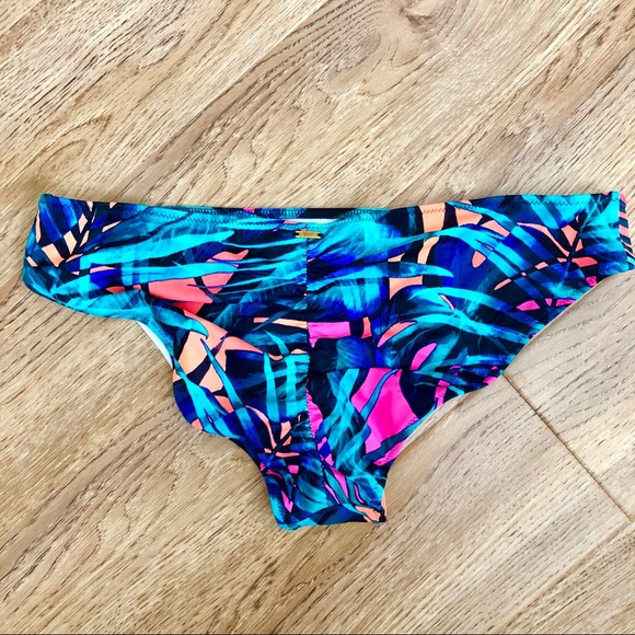 VS PINK Bikini - Picture 4 of 6